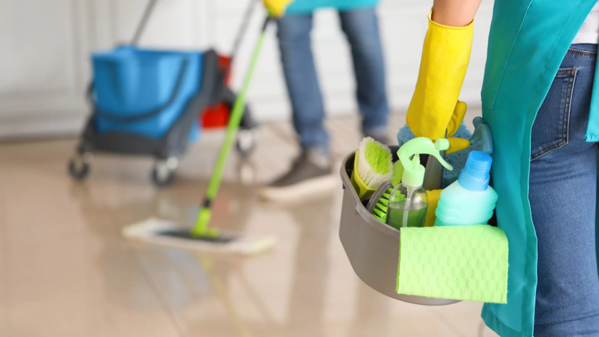 deep cleaning team at work in arlington